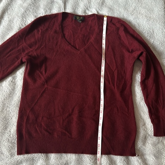 Used 100% Cashmere Women's V-Neck Long-Sleeve Sweater size Large Crantini color - Picture 4 of 10
